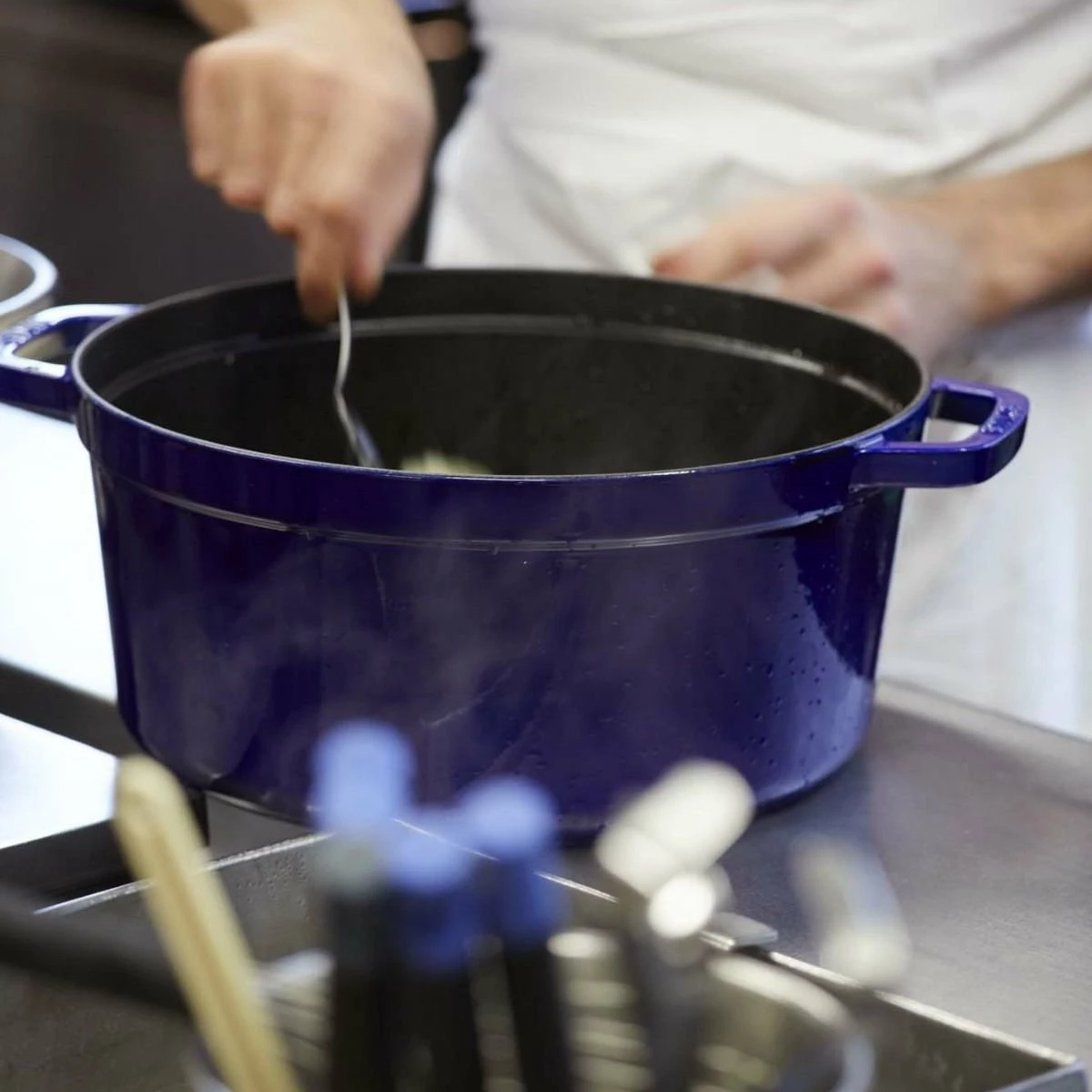 Staub 9 Qt. Round Cocotte/Dutch Oven | Dark Blue 6 Staub 9 Qt. Round Cocotte/Dutch Oven | Dark Blue - Image 4
