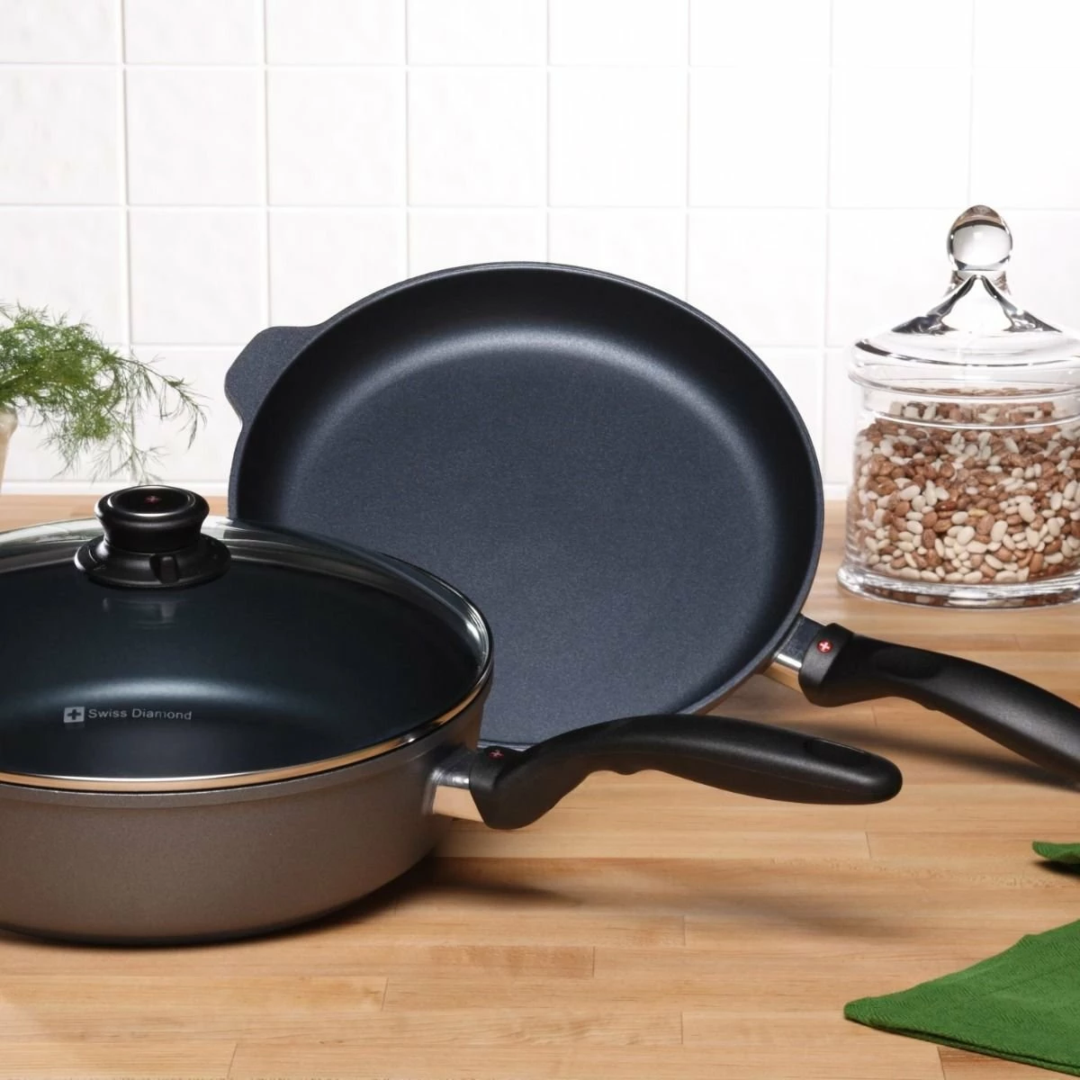 Swiss Diamond | HD 3-Piece Set - Fry Pan & Sauté Pan 4 Swiss Diamond | HD 3-Piece Set - Fry Pan & Sauté Pan - Image 2