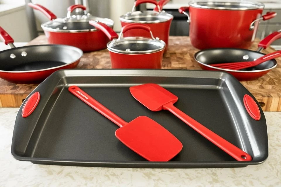 Rachael Ray Red Gradient 14 Piece Enamel Cookware Set 7 Rachael Ray Red Gradient 14 Piece Enamel Cookware Set - Image 5