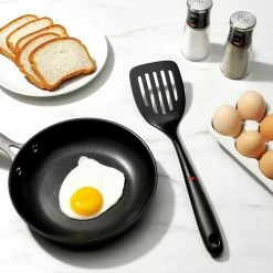 OXO 2-Piece Nonstick Fry Pans Set | 8" & 12" 6 OXO 2-Piece Nonstick Fry Pans Set | 8" & 12" -Le Creuset Shop oxo 8in and 12in nonstick pan set lifestyle 1