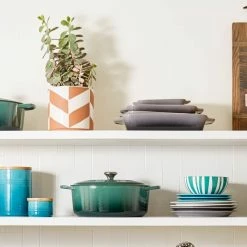 Le Creuset 4.5 Qt. Round Signature Dutch Oven With Stainless Steel Knob | Artichaut 13 Le Creuset 4.5 Qt. Round Signature Dutch Oven With Stainless Steel Knob | Artichaut -Le Creuset Shop rs11637 2020lecreuset05 lpr