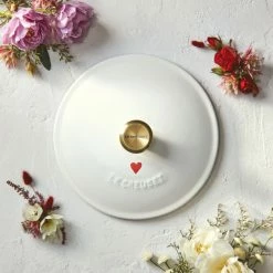 Le Creuset L'Amour 2.75 Qt. Enameled Cast Iron Soup Pot With Gold Knob & Heart Applique | White 15 Le Creuset L'Amour 2.75 Qt. Enameled Cast Iron Soup Pot With Gold Knob & Heart Applique | White -Le Creuset Shop rs13360 201020 lecreuset lamoursouppot 0659 ret