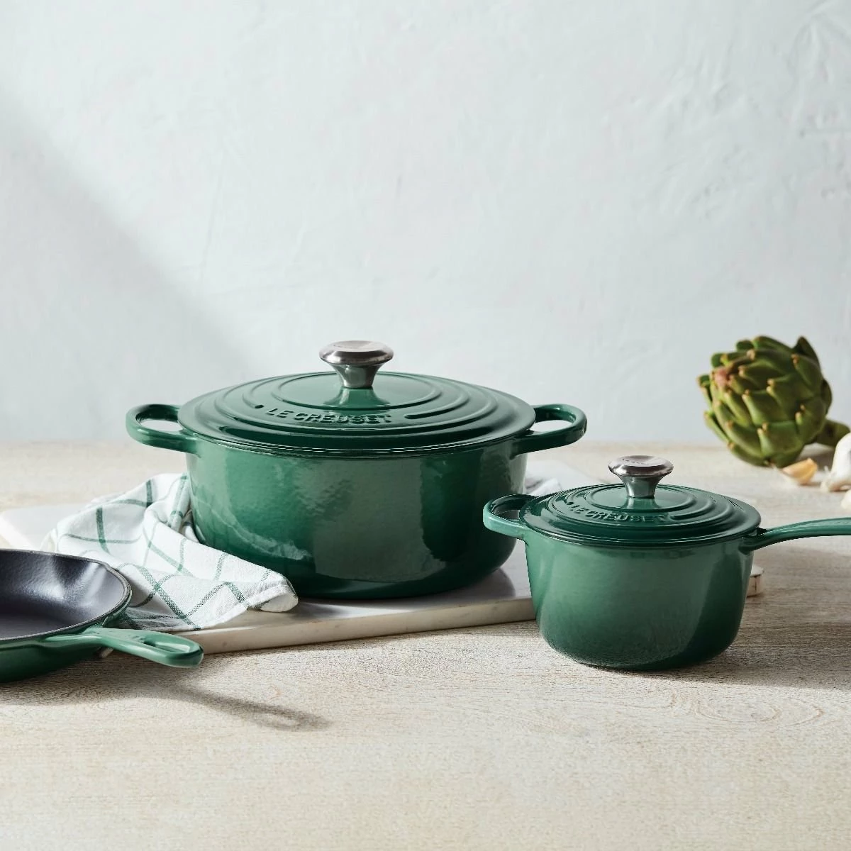 Le Creuset 5.5 Qt. Round Signature Dutch Oven With Stainless Steel Knob | Artichaut 8 Le Creuset 5.5 Qt. Round Signature Dutch Oven With Stainless Steel Knob | Artichaut - Image 6