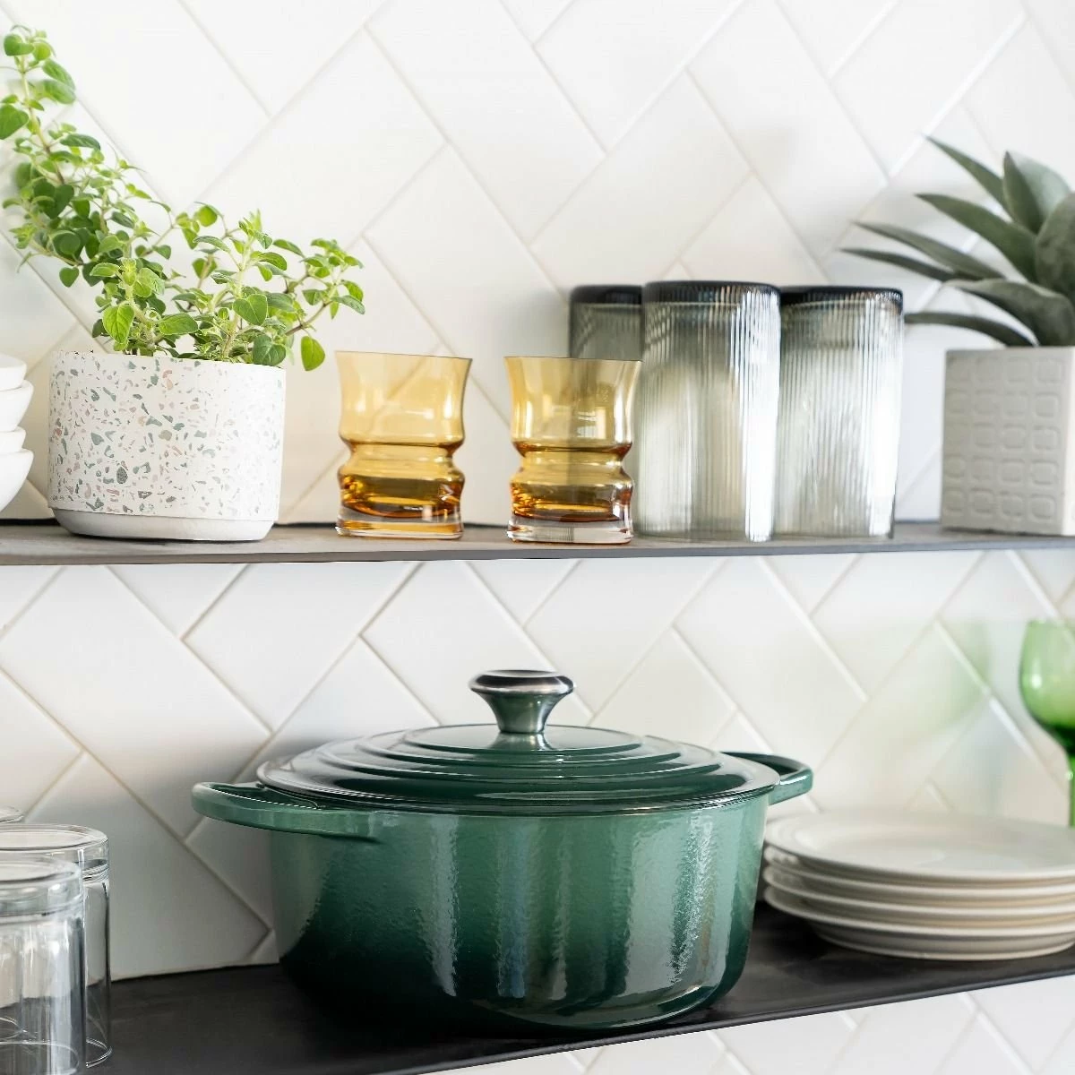 Le Creuset 5.5 Qt. Round Signature Dutch Oven With Stainless Steel Knob | Artichaut 7 Le Creuset 5.5 Qt. Round Signature Dutch Oven With Stainless Steel Knob | Artichaut - Image 5