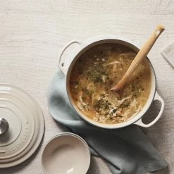 Le Creuset 5.5 Qt. Round Signature Cast Iron Dutch Oven With Stainless Steel Knob | Meringue White 12 Le Creuset 5.5 Qt. Round Signature Cast Iron Dutch Oven With Stainless Steel Knob | Meringue White -Le Creuset Shop rs9179 spring 2019 meringuesouprdo 0848